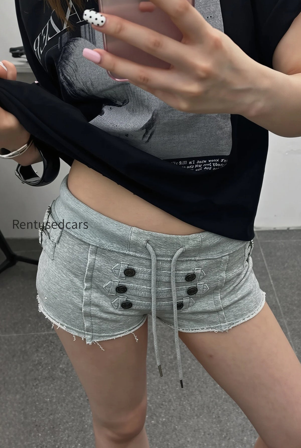 chic-y2k-streetwear-distressed-denim-booty-shorts